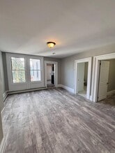 393 Straight St, Unit 3 Bedroom Apartment in Paterson, NJ - Building Photo - Building Photo