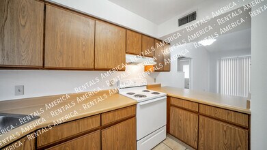 1366 N Riverview Blvd in Tucson, AZ - Building Photo - Building Photo