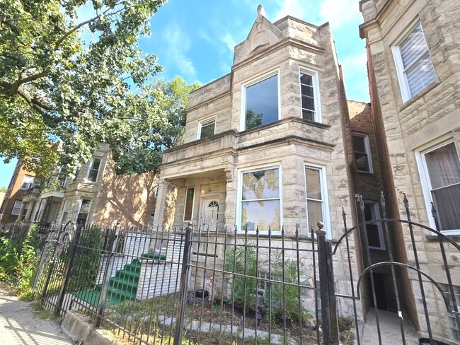 property at 1311 S Avers Ave