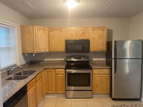 2812 Somerset Park Dr in Tampa, FL - Building Photo - Building Photo