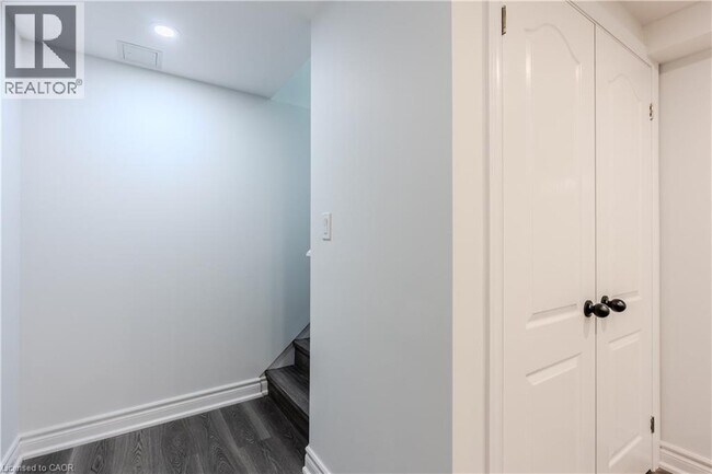 16 Doreen Ct in Hamilton, ON - Building Photo - Building Photo