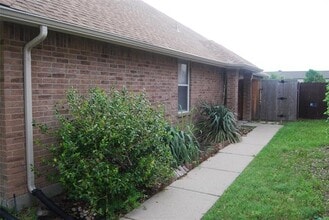 330 Austin Ave in Wylie, TX - Foto de edificio - Building Photo