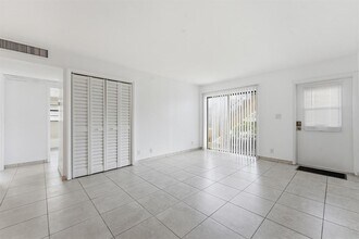 2671 Riverside Dr in Coral Springs, FL - Foto de edificio - Building Photo