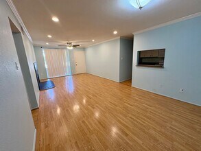 4635 Wild Indigo St in Houston, TX - Building Photo - Building Photo