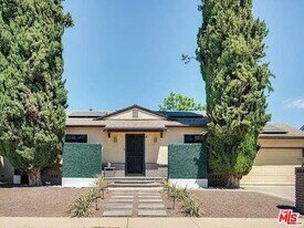 16913 Bassett St in Los Angeles, CA - Building Photo