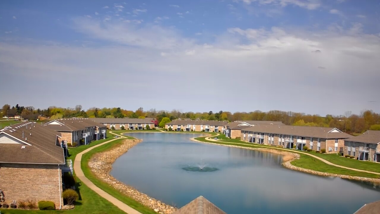 River Walk in Corunna, MI - Foto de edificio