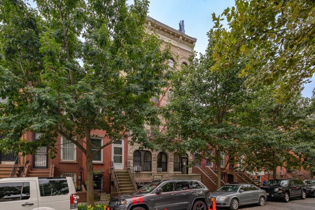 328 Madison St in Brooklyn, NY - Foto de edificio - Building Photo