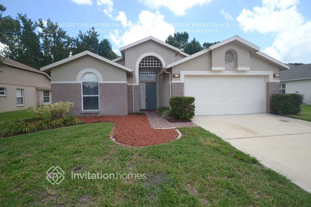 28423 Meadowrush Way in Zephyrhills, FL - Building Photo