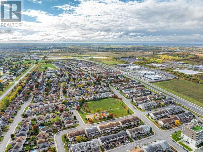 527 Simran Private in Ottawa, ON - Building Photo - Building Photo