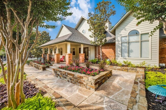 Tenison at White Rock in Dallas, TX - Foto de edificio - Building Photo