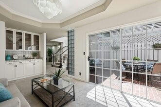 2006 Aviation Way in Redondo Beach, CA - Building Photo - Building Photo