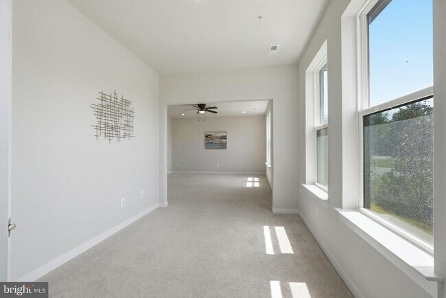 43830 Middleway Ter in Ashburn, VA - Foto de edificio - Building Photo