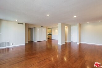 723 Palisades Beach Rd in Santa Monica, CA - Building Photo - Building Photo
