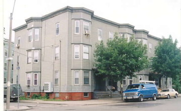 250-256 Somerville Ave in Somerville, MA - Foto de edificio - Building Photo