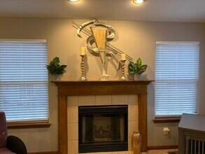 701 Blackstone Ct in Dekalb, IL - Foto de edificio - Building Photo