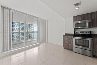 910 West Ave, Unit 301 in Miami Beach, FL - Building Photo - Building Photo