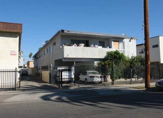 14629 Calvert St in Van Nuys, CA - Building Photo - Building Photo