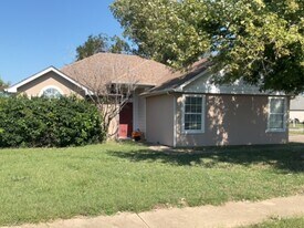 10419 E 96th Pl N in Owasso, OK - Building Photo