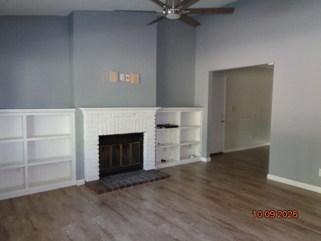 43055 Victorville Pl in Lancaster, CA - Building Photo - Building Photo