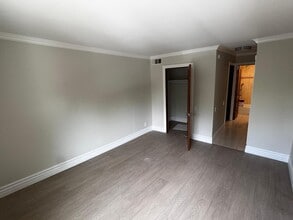 5460 White Oak Ave, Unit Unit D106 in Encino, CA - Foto de edificio - Building Photo