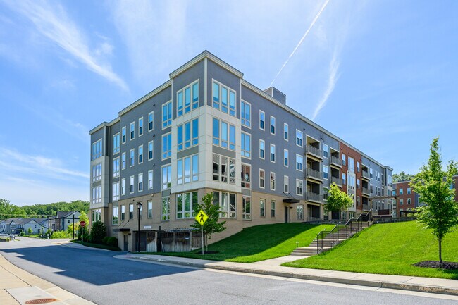 Crest of Alexandria in Alexandria, VA - Building Photo - Building Photo