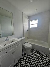 4970 NW 182nd St in Miami Gardens, FL - Foto de edificio - Building Photo