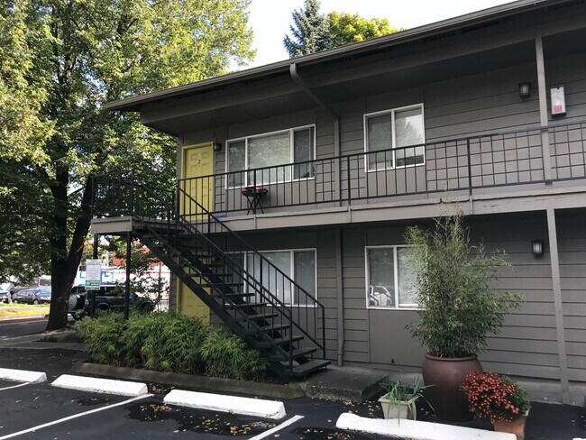 Cathedral Park Apartments in Portland, OR - Building Photo - Building Photo