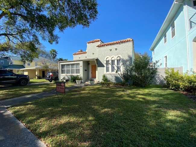 125 Adalia Ave in Tampa, FL - Building Photo - Building Photo