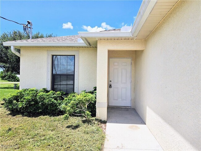 904 Nelson Rd N in Cape Coral, FL - Building Photo - Building Photo