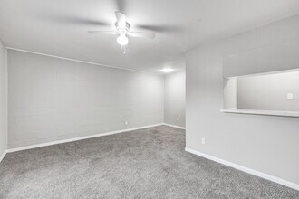 Marshall Apartments in Houston, TX - Building Photo - Interior Photo