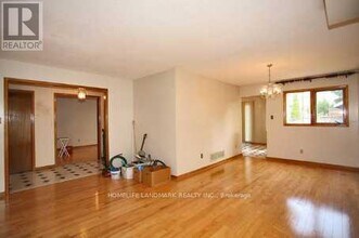 4461 Weymouth Commons Crescent in Mississauga, ON - Building Photo - Building Photo