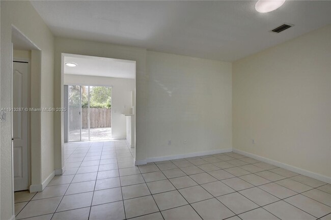 7341 NW 174th Terrace in Miami Gardens, FL - Building Photo - Building Photo