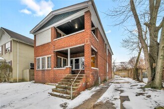 1030 Wheelock Rd in Cleveland, OH - Foto de edificio - Building Photo