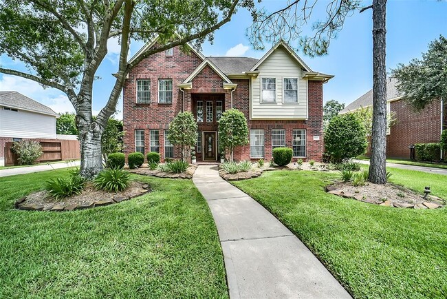 3711 Pinehurst Dr