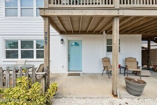 729 N Fletcher Ave, Unit LOWER in Fernandina Beach, FL - Building Photo