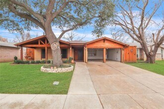 220 Blair Ln in Arlington, TX - Foto de edificio - Building Photo