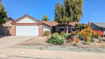3221 Lemon Ln in Lemon Grove, CA - Building Photo