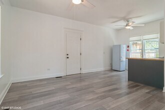 5135 S Dorchester Ave in Chicago, IL - Building Photo - Building Photo