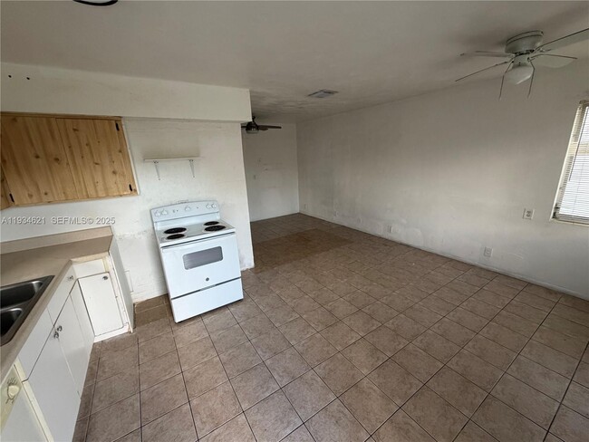 101 SW 4 Ave in Hallandale Beach, FL - Building Photo - Building Photo