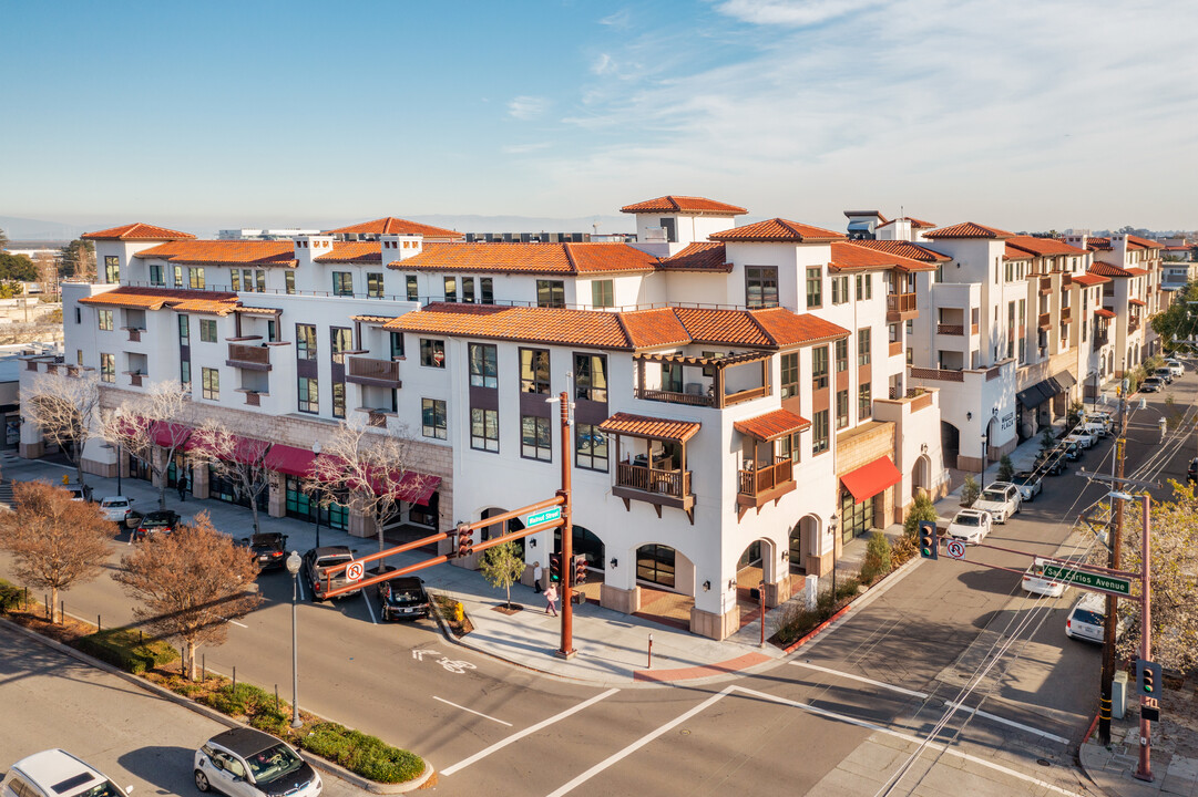 The Residences at Wheeler Plaza in San Carlos, CA - Foto de edificio