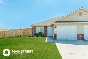 210 Palmer Ct in Pleasant Hill, MO - Building Photo