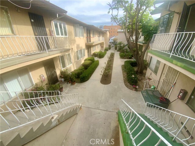 617 Cedar Ave-Unit -12 in Long Beach, CA - Building Photo