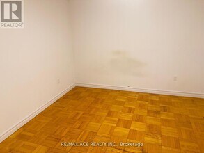 15 Sedgemount Dr in Toronto, ON - Building Photo - Building Photo