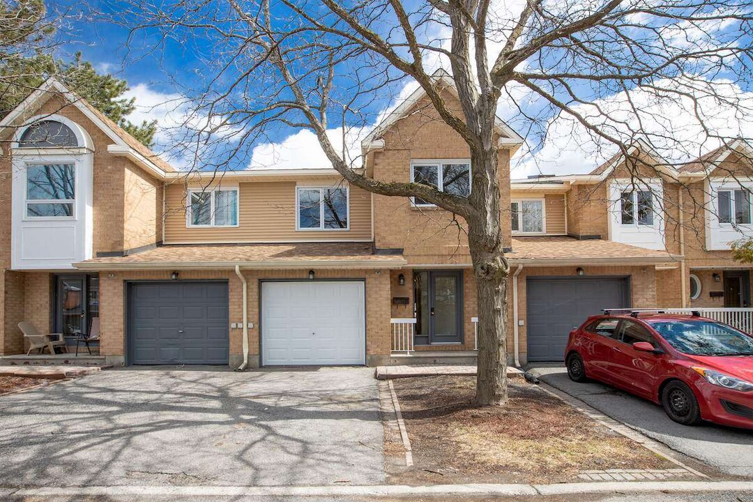 Aspen Village Townhomes in Ottawa, ON - Building Photo