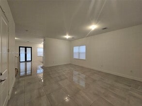 4578 SW 174th Ave in Miramar, FL - Foto de edificio - Building Photo