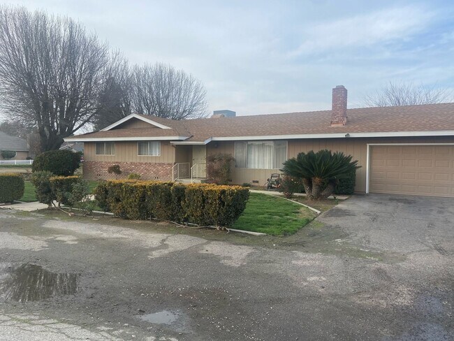 2601 Sierra St in Kingsburg, CA - Building Photo - Building Photo