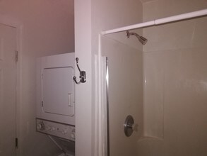 15 S Shafer St, Unit 607 in Athens, OH - Foto de edificio - Building Photo
