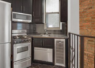 250 Mott St, Unit 4 in New York, NY - Foto de edificio - Building Photo