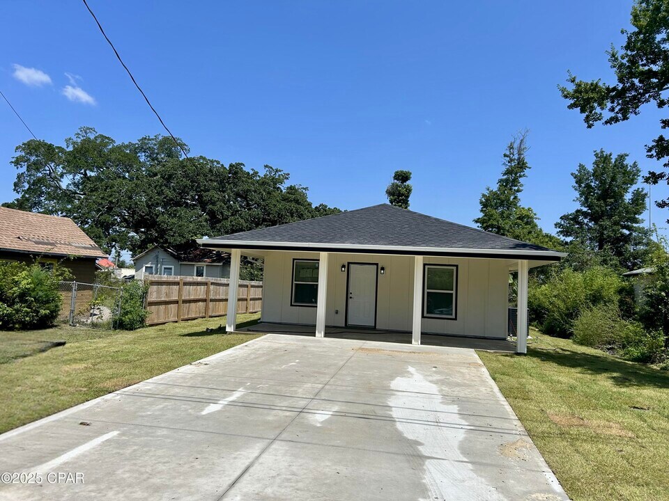 711 E 14th St in Panama City, FL - Building Photo