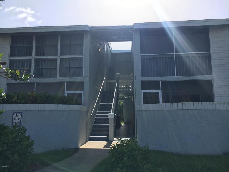 987 Sonesta Ave NE, Unit 208 in Palm Bay, FL - Building Photo